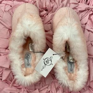 Pink faux fur slippers
